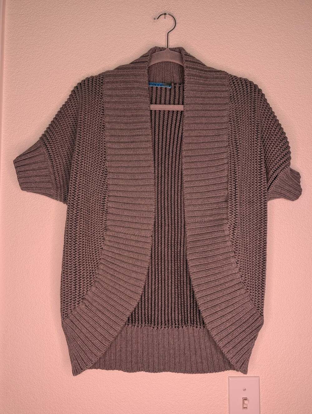 Alice & Olivia Women's Gray Knit Shortsleeve Cardigan XS Ribbed Cottagecore Cozy